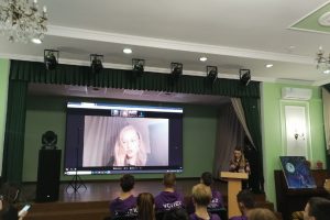 Юлия Пересильд ответила  на вопросы курских школьников