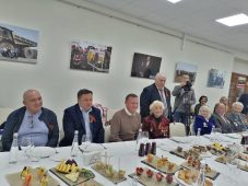 Курская область: в музее истории Михайловского ГОКа поздравили ветеранов