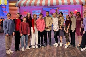 Готовлю с восьми лет: Ренат Агзамов расхвалил торты 15-летней курянки