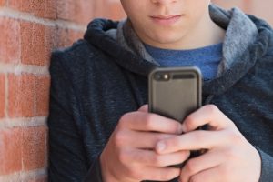 Подросток из Курской области «продал» иностранцу несуществующий телефон