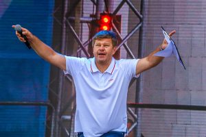 ДМИТРИЙ ГУБЕРНИЕВ:  «Я ЖИВУ В ПРЯМОМ ЭФИРЕ»