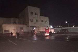 Ночью в Курске потушили пожар в торговом помещении