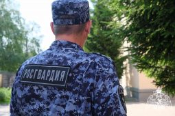 В Курске росгвардейцы задержали дебошира, находящегося в розыске