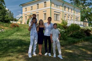 «Семья года» живёт в Курске