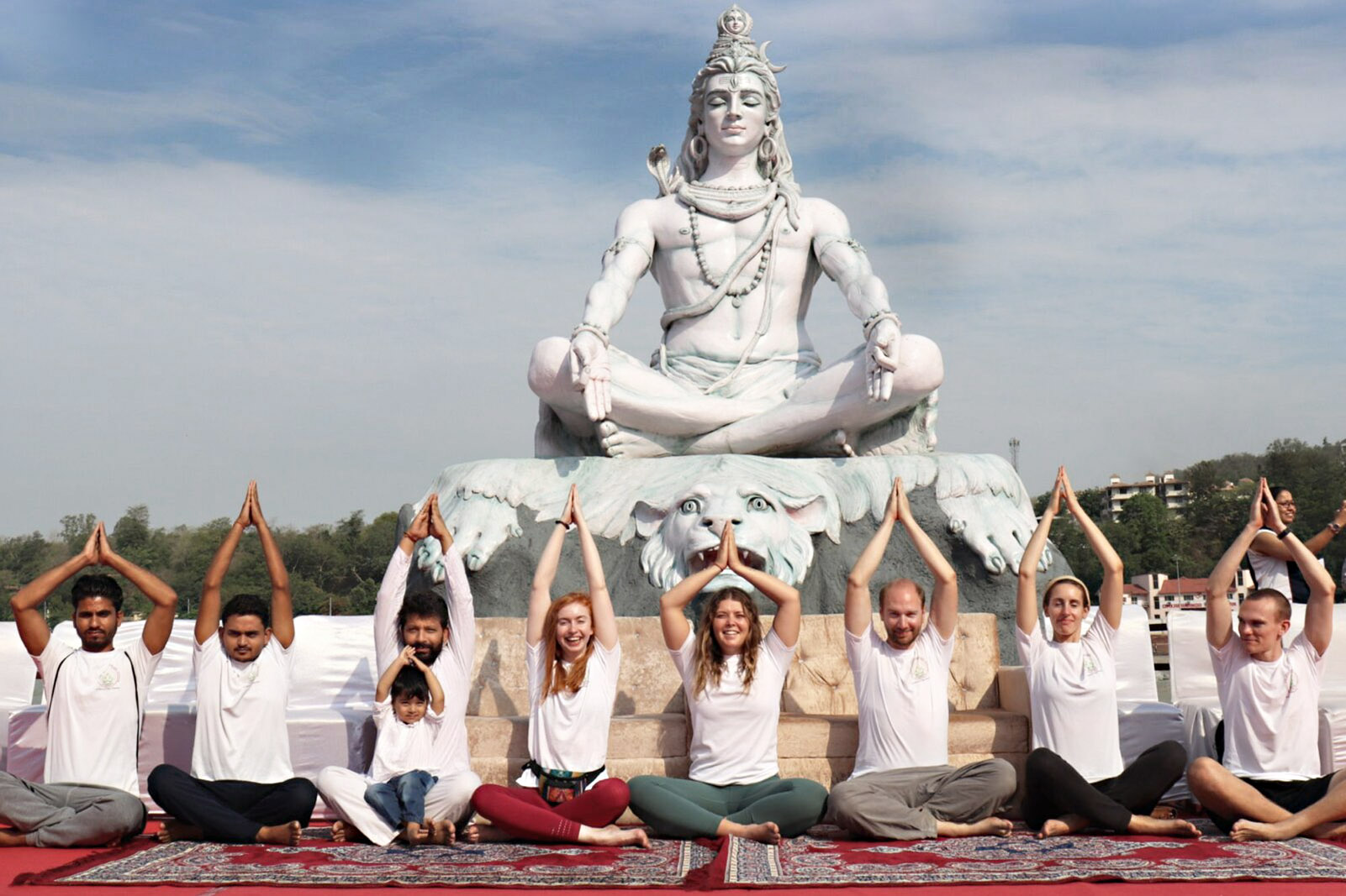 Духовная индия. Йога Индия. Школа йоги в древней Индии. Йога в древней Индии. Йога в Ришикеше.