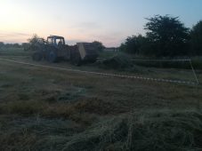 В деревне под Курском тракторист погиб, заготавливая сено