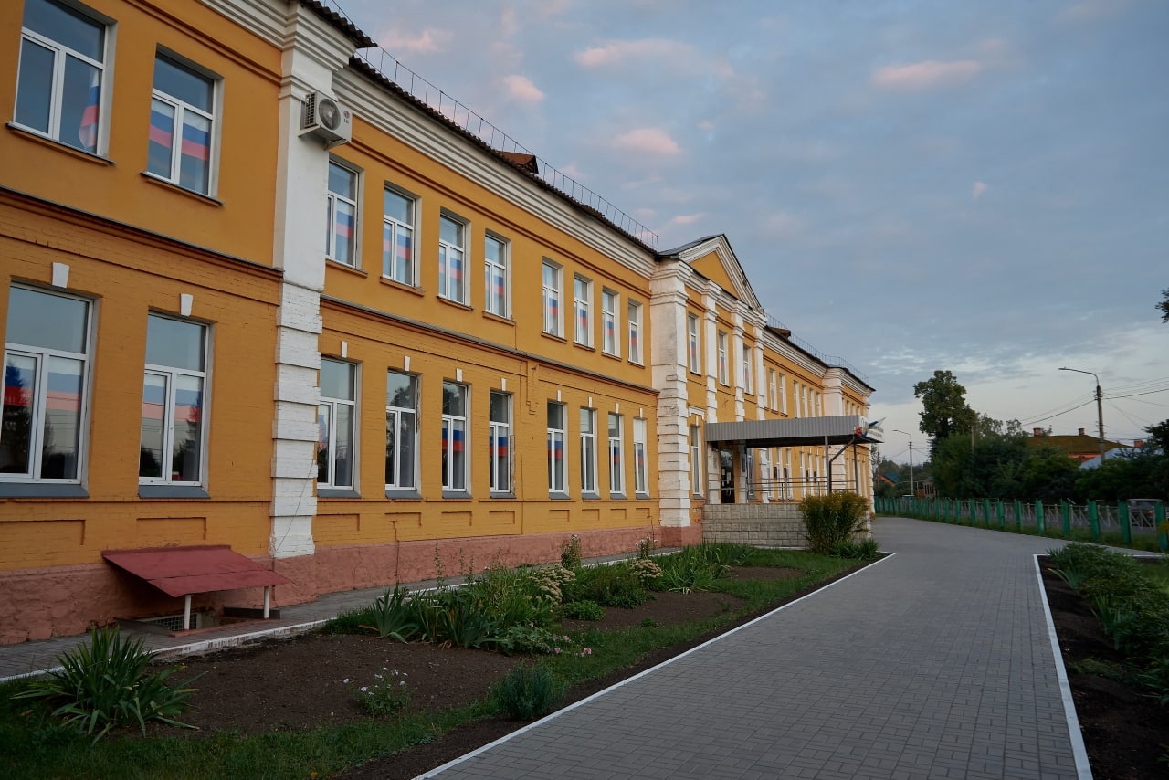Школы именем рокоссовского. Школа ступени Курск. Покажи фотографии фасада Береговской школы много фотографий.