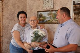 В Курской области с 95-летием поздравили участника войны Николая Николаева