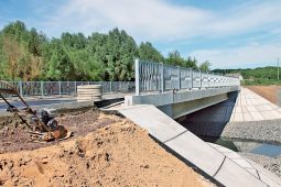 В Курской области ремонтируют мост на трассе Фатеж — Дмитриев — Татарка