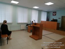 В Курске директор школы забрала у учителей 465 тысяч рублей премии