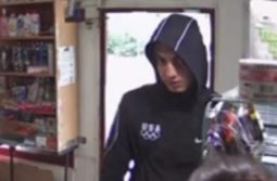 Курская полиция разыскивает парня, расплатившегося чужой картой