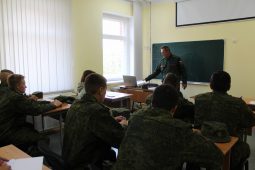 В Курской области начались учебные сборы допризывной молодежи