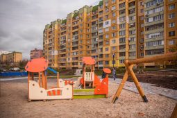 В Курске детские площадки предложили передать собственникам домов
