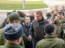 Роман Старовойт посетил мобилизованных курян в учебном центре во Владимирской области