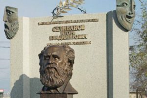 Открыт памятник основателю ТЮЗА «Ровесник»