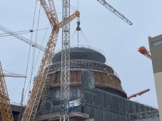 На реакторе первого энергоблока Курской АЭС-2 установили защитный купол