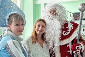 В Курском перинатальном центре пациентов поздравил Дед Мороз