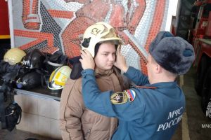 Курские школьники побывали в пожарно-спасательной части