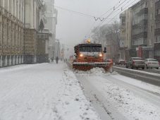 Из-за снегопада курян просят не оставлять машины вдоль дорог