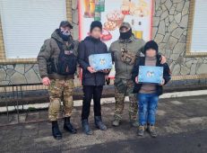 Куряне из батальона «Сейм» поздравили с Новым годом детей в ЛНР