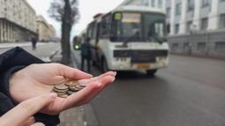 В Курске не все пассажиры оплачивают проезд в автобусах на новых маршрутах