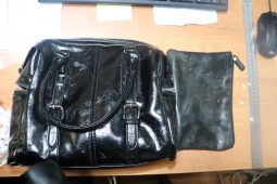 32-летний курянин украл из женской сумки телефон, 500 рублей и суп