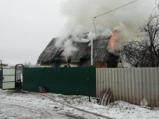 Курские спасатели помогли потушить пожар в Орловской области