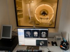 В Курской областной больнице появился новый аппарат МРТ и компьютерный томограф