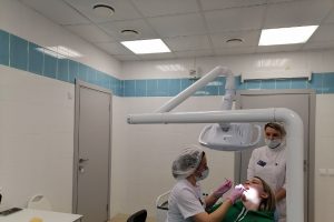 Стоматолог заплатит за перекошенные зубы