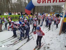 В Курске 2000 человек сегодня приняли участие в гонке «Лыжня России»