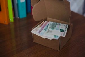 Пенсионерки отдали незнакомке 1,5 миллиона рублей