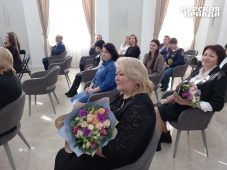 Роман Старовойт наградил курских медиков, вернувшихся из ЛДНР