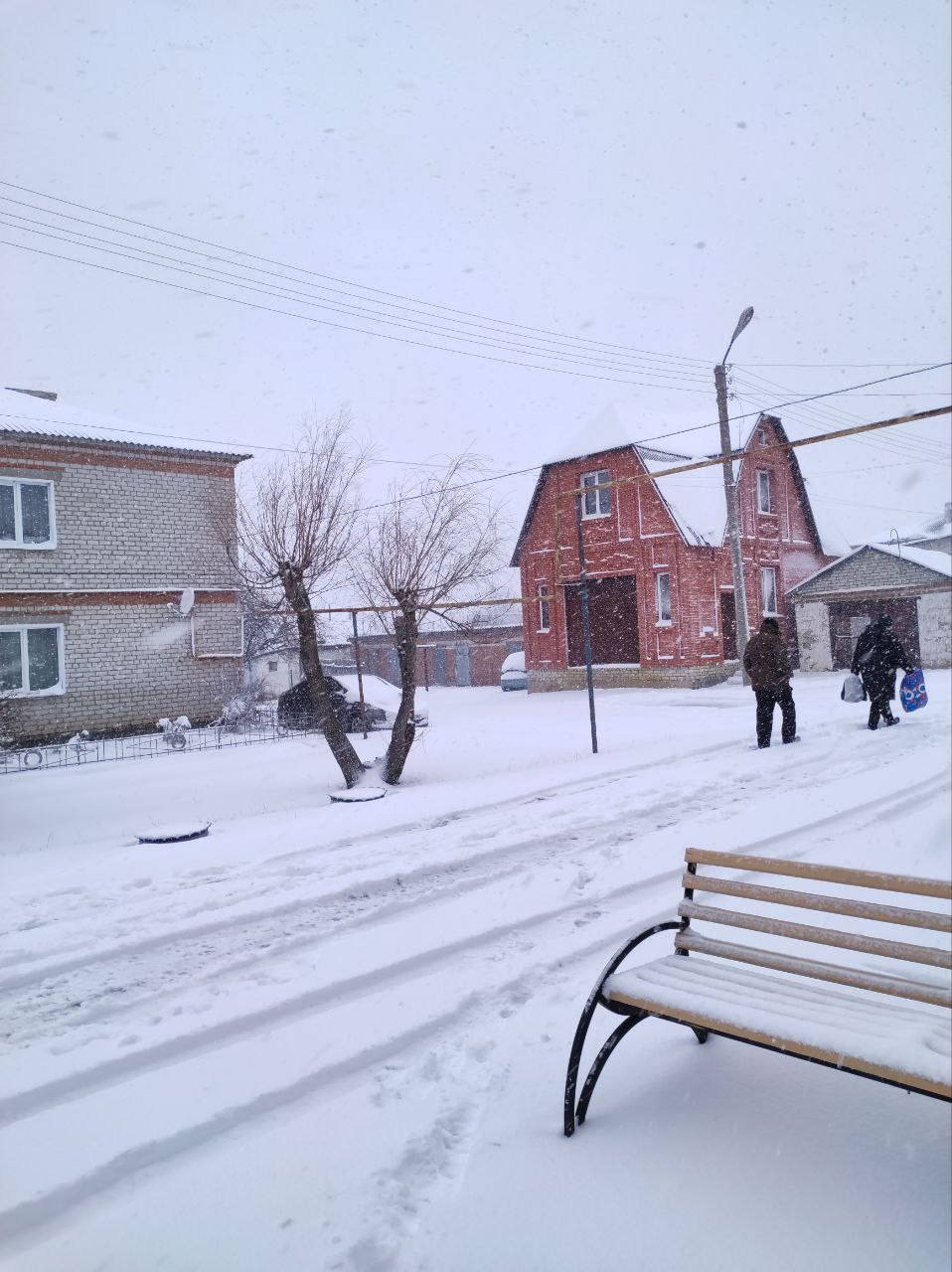 Погода горшечное курская область на 10 дней. Снег. Солнцево Курская область. Зима в марте. Снег сегодня.