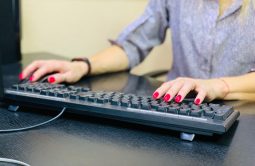 Куряне могут обратиться к судебным приставам через интернет-приёмную