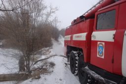 В Курской области 15 человек тушили возгорание в жилом доме