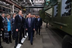 Заместитель председателя Правительства РФ Денис Мантуров посетил курские предприятия