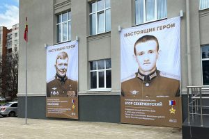 Курск украсили портреты героев