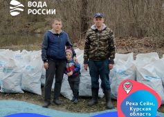 В Курске трое взрослых и ребёнок собрали на берегах рек 141 мешок мусора