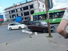 В Курске на улице 50 лет Октября столкнулись три автомобиля
