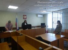 В Курской области многодетную мать осудили за кражу электроплиты и тумбы