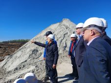 Роман Старовойт посетил стройплощадку мемориала «Курская битва» в Поныровском районе