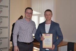 Министр здравоохранения ДНР наградил курских медиков