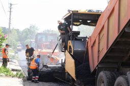 В Курске ремонтируют 1 километр дороги на улице Планерной