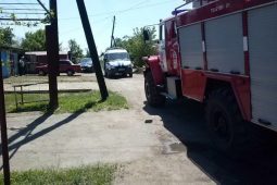 В Рыльске 12 человек сегодня утром тушили пожар в жилом доме