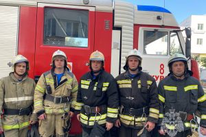 В Курске спасли девушку, которая могла сорваться вниз с 15 этажа