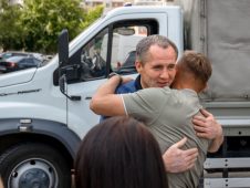 Роман Старовойт лично передал гуманитарную помощь Белгородской области