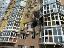 В Воронеже в окно многоэтажки врезался беспилотник