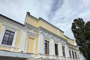 В Курске ремонтируют объект культурного наследия на улице Серафима Саровского
