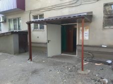 В Курске ремонтные бригады восстанавливают дома после атаки беспилотников