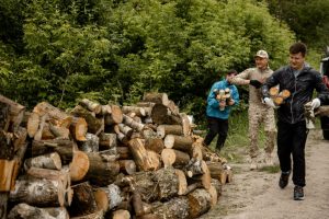 В Курске сегодня собрали 40 кубометров дров для СВО